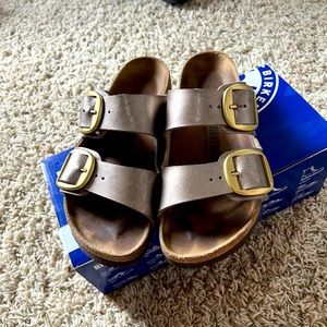 ✨Arizona Big Buckle Sandals Graceful Taupe Size 38✨